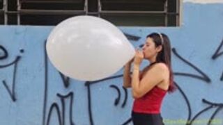 Laura B2P a 18" Chinese Balloon