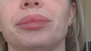 Blonde's big mouth after the morning! MP4