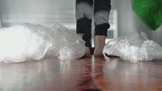 BAREFOOT ASMR – Standing on Bubble Wrap