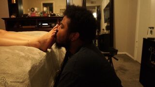 LALAS TOES GET SUCKED ON
