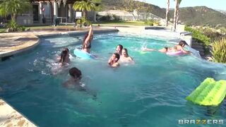 Spring break orgy party - Brazzers