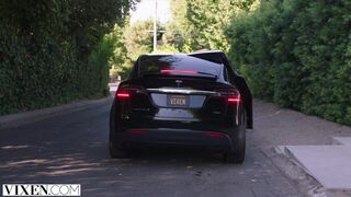 VIXEN - A nympho has the best threesome of her life