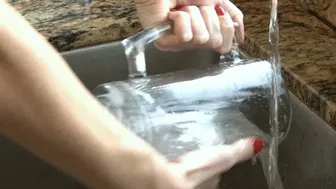 older woman / younger women