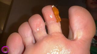 Lady Leviathan - Tiny Servant Helps Me Wax My Feet