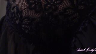 Aunt Judy's - Ловлю свою возбужденную мачеху-толстушку Montse Swinger за мастурбацией (POV)