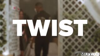 MILFY BBC Голодная милфа Blonde Desiree Dulce бросает муженька ради твердого члена Hollywood