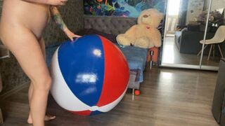 Nacked val play with shosu beachball