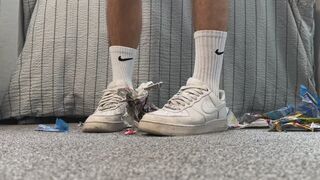 My Dirty Sneaker Trample – Abgenutzte Nike Air