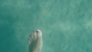 Underwater feet show