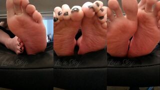 Dirty Chubby Feet Under Desk [9:16 Mobile MP4]