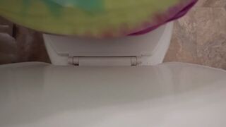 Short peeing Comp with farts and plops