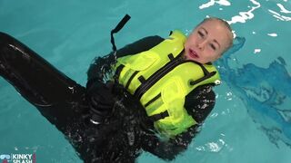 Neoprene Lust: Inflatable Snorkel Vest Pleasure in the Pool - WMV