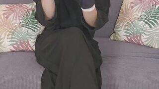 Smelling Cheesy Latex Glove Of Mommy Mia Niqab