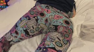 Melove Sexy legs showing small feet and delicious Asian Ass