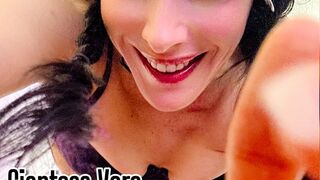 Giantess Vixie Licks and Sucks
