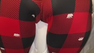 Melove sexy butt in tight red and black pants