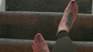 Size 18 feet on stairs