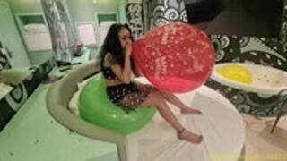 Safira Blows to Pop an Unique 18''