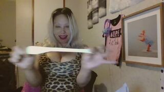 Blowing up latex ballons with Summer no pop