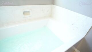 Cumditioning Hairjob in the Bath