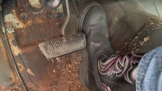 Hard start and revving in beat up workboots + bonus jack off clips