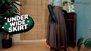 Under Wide Skirt- Debajo de mi falda Isabella Shine