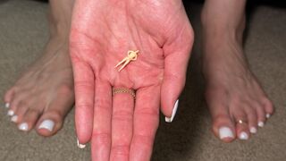 Mommy Jerks Off Her Tiny