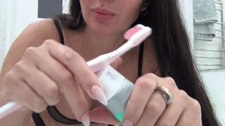 I brush my teeth and blow bubbles 2bb