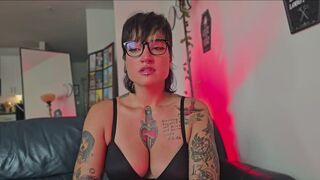 Sneezing in glasses with sneeze powder