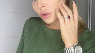 Aubrey - green top - makeup - MK8086 (vertical video)