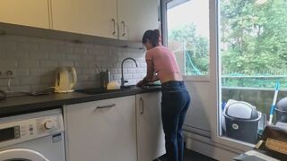 Cant finish the dishes, i have to pee