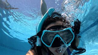 Roxy Tests Out Snorkel Mask at the Pool HD (1920x1080)