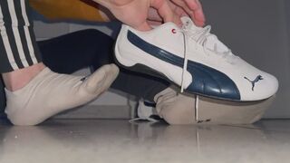 Young sneaker master use Puma Drift Cat to crush bag of chips