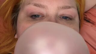 Bubblegum pops with Mindy