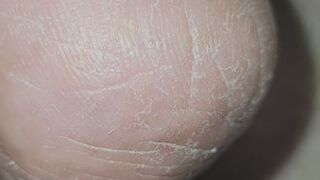 Dry Giantess soles under cover