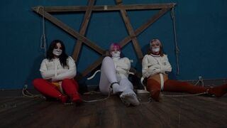 5162 3 Models in Straitjackets