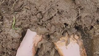 Muddy feet asmr and washing