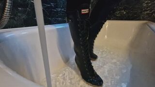 Leathanas Bath In Hunter Lapins