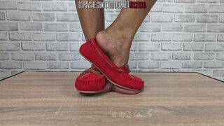 COZY RED SLIPPERS - ROUGH BALL CRUSHING