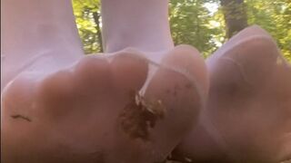 Giantess walk -in dirty white tights