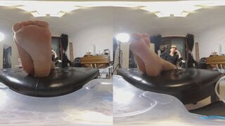 A 3DVR180 model shows off smelly feet