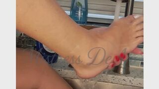 After the Feast - Foot Cleanup