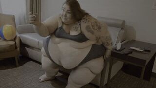 SpanxBeluga Makes Quick Work of Matt on the Sofa (mp4)