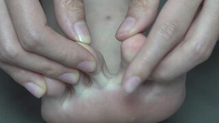 Xin Xin's toe spreading