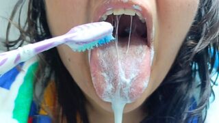 Brushing my teeth after 3 days without cleaning
