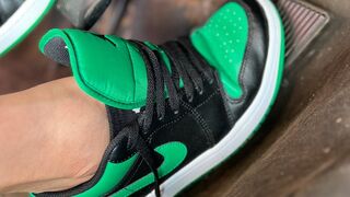 Flooded cranking in sneakers plus sneaker fucking