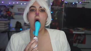 Haru Pleases Herself with a Vibrator