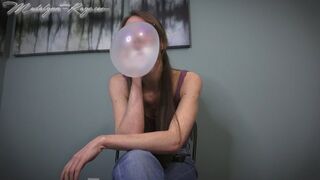 Madalynn Raye is sucking back big bubbles! HD- Bubble gum, chewing gum, mouth fetish, snapping, cracking, bubble blowing