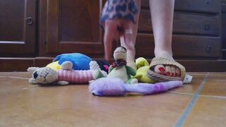 PUPAZZI CALPESTATI - Trampled dolls