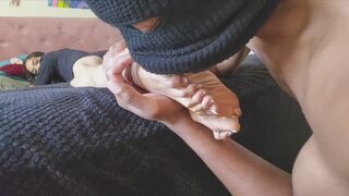 THE FOOTWORSHIP BANDIT SOLES AND TOES FOR BREAKFAST